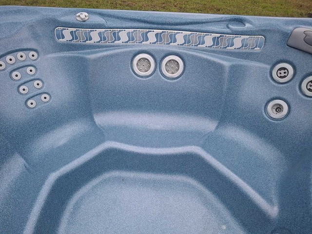 Hotspring 5 persoons jacuzzi en buitenspa - afbeelding 2 van  18