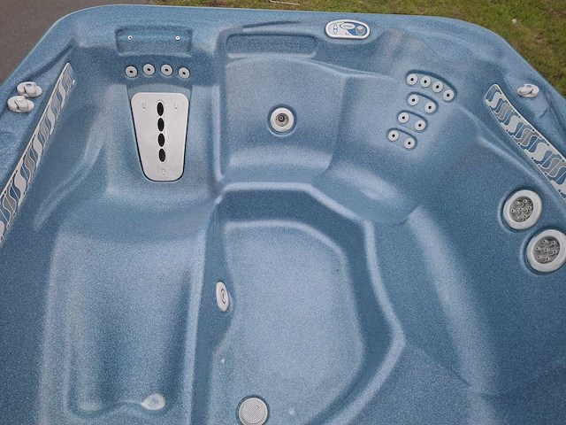 Hotspring 5 persoons jacuzzi en buitenspa - afbeelding 9 van  18