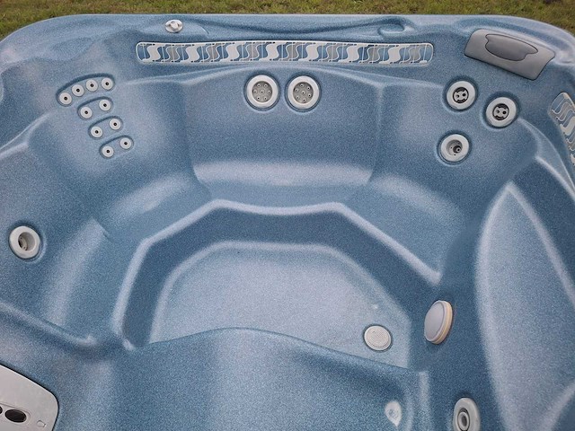 Hotspring 5 persoons jacuzzi en buitenspa - afbeelding 18 van  18