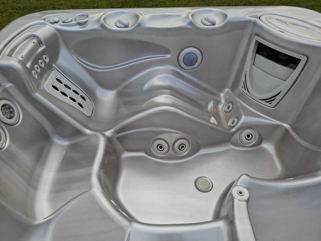 Hotspring 5 persoons jacuzzi en buitenspa - afbeelding 2 van  27