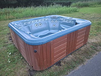 Hotspring 5 persoons jacuzzi en buitenspa - afbeelding 1 van  18