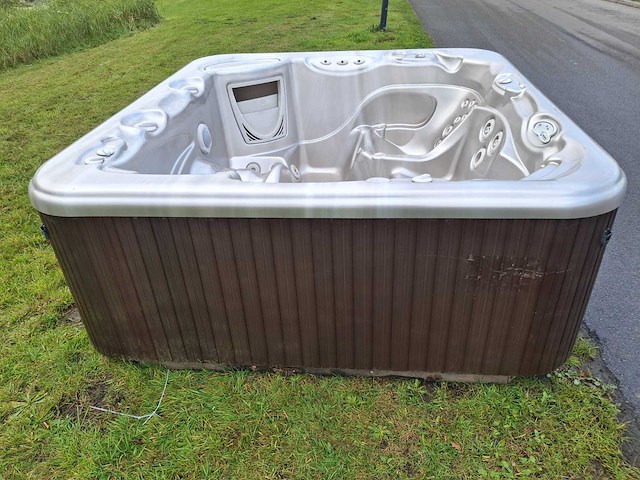 Hotspring 5 persoons jacuzzi en buitenspa - afbeelding 26 van  27