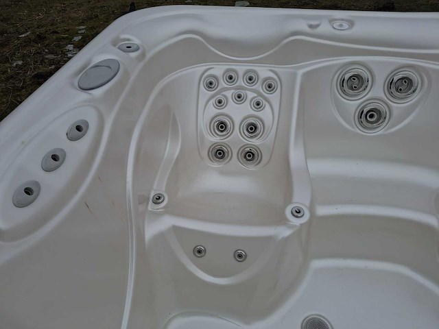 Hotspring 5 persoons jacuzzi en buitenspa - afbeelding 17 van  27