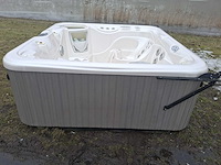 Hotspring 5 persoons jacuzzi en buitenspa - afbeelding 21 van  27