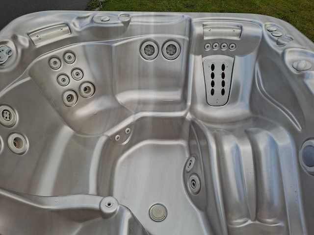 Hotspring 5 persoons jacuzzi en buitenspa - afbeelding 1 van  15