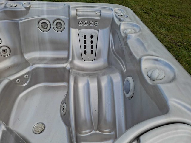 Hotspring 5 persoons jacuzzi en buitenspa - afbeelding 2 van  23