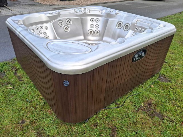 Hotspring 5 persoons jacuzzi en buitenspa - afbeelding 16 van  23