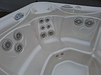 Hotspring 5 persoons jacuzzi en buitenspa - afbeelding 1 van  2