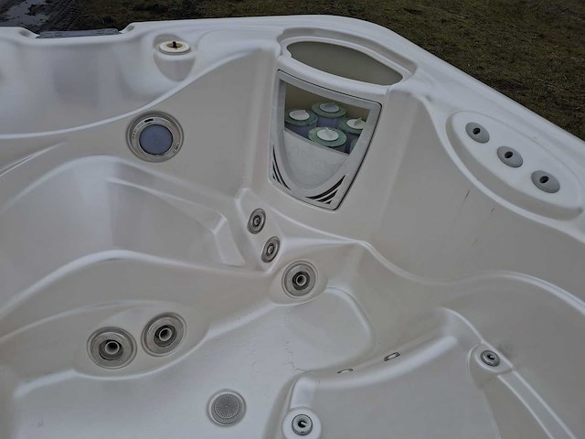 Hotspring 5 persoons jacuzzi en buitenspa - afbeelding 13 van  15