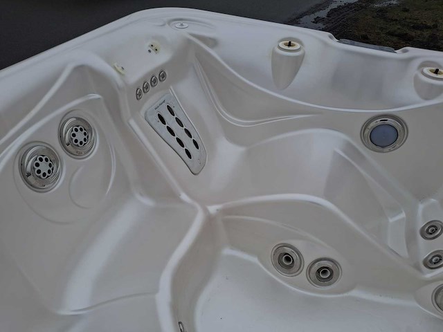 Hotspring 5 persoons jacuzzi en buitenspa - afbeelding 9 van  27