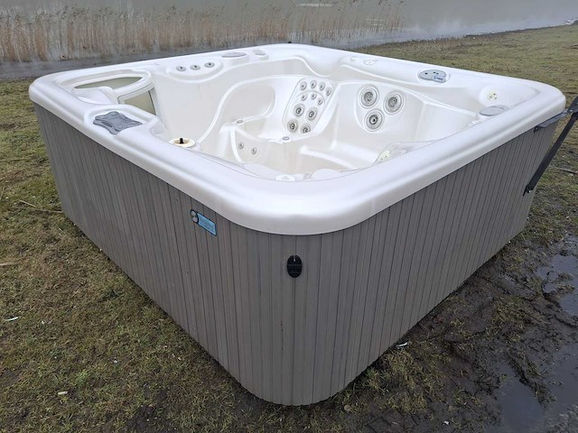 Hotspring 5 persoons jacuzzi en buitenspa - afbeelding 11 van  27