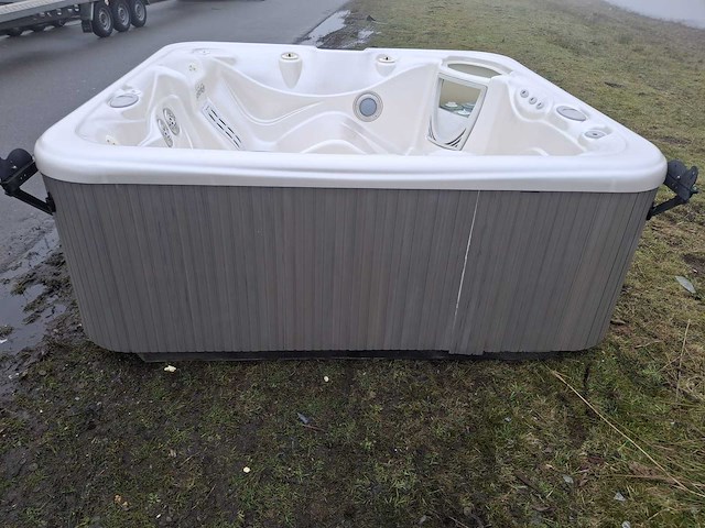 Hotspring 5 persoons jacuzzi en buitenspa - afbeelding 12 van  27