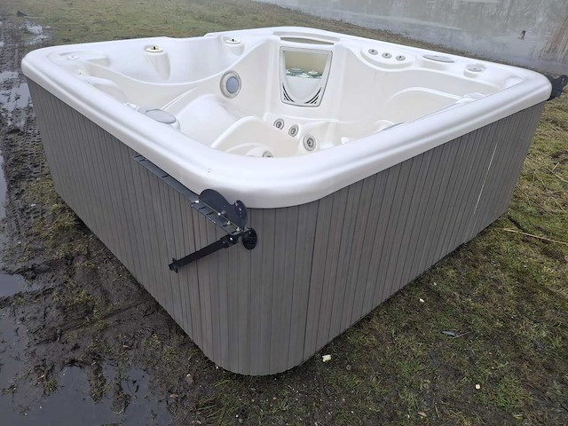 Hotspring 5 persoons jacuzzi en buitenspa - afbeelding 13 van  27