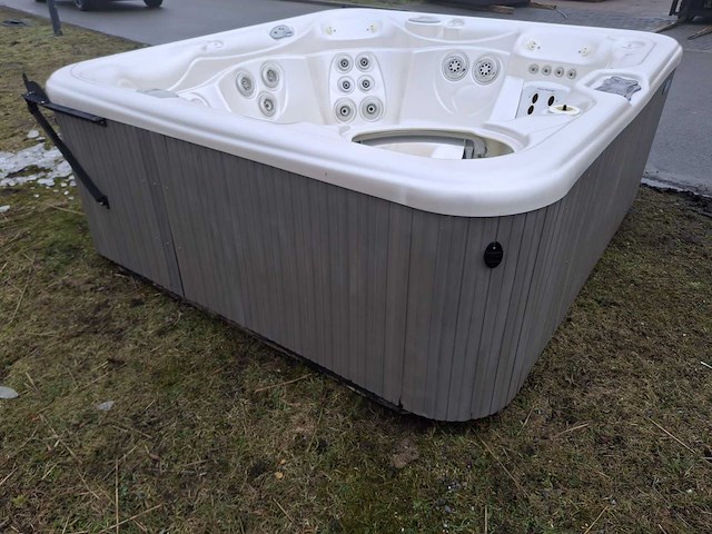 Hotspring 5 persoons jacuzzi en buitenspa - afbeelding 17 van  27