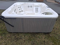 Hotspring 5 persoons jacuzzi en buitenspa - afbeelding 22 van  27