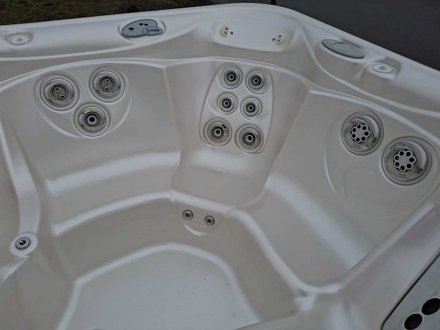 Hotspring 5 persoons jacuzzi en buitenspa - afbeelding 27 van  27