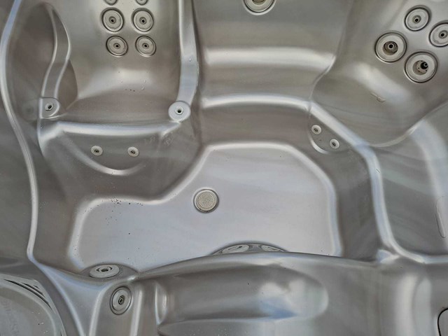 Hotspring 5 persoons jacuzzi en buitenspa - afbeelding 24 van  27
