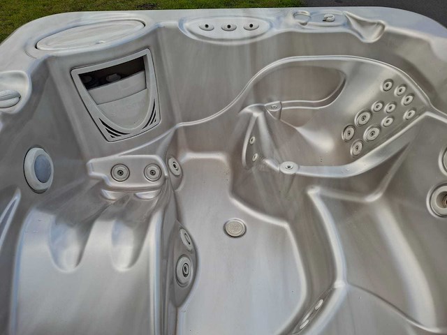 Hotspring 5 persoons jacuzzi en buitenspa - afbeelding 25 van  27