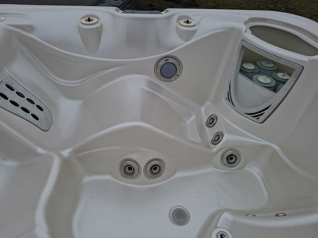 Hotspring 5 persoons jacuzzi en buitenspa - afbeelding 10 van  27
