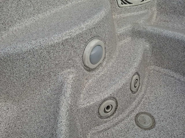 Hotspring 6 persoons jacuzzi en buitenspa - afbeelding 17 van  25