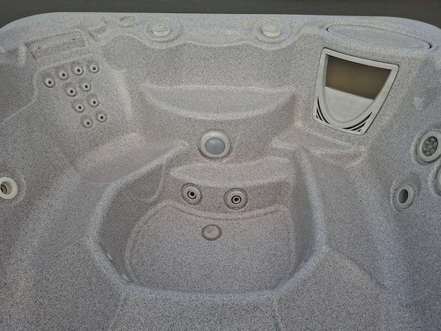 Hotspring 6 persoons jacuzzi en buitenspa - afbeelding 11 van  25