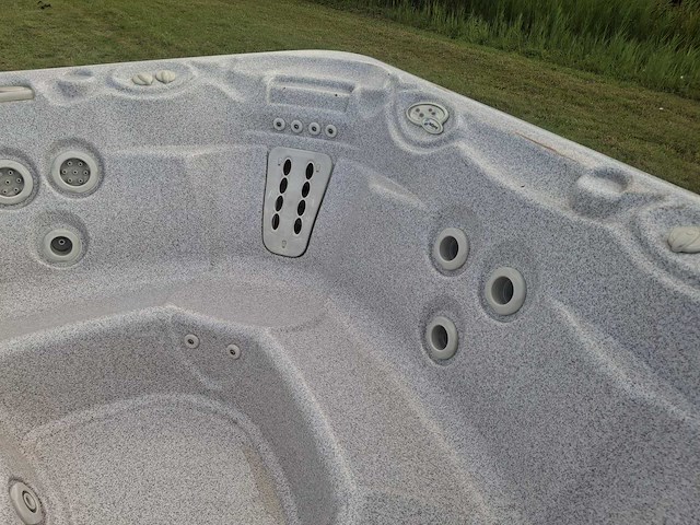 Hotspring 6 persoons jacuzzi en buitenspa - afbeelding 8 van  25