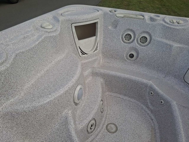 Hotspring 6 persoons jacuzzi en buitenspa - afbeelding 10 van  25