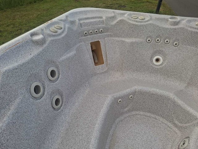 Hotspring 6 persoons jacuzzi en buitenspa - afbeelding 12 van  25