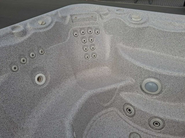 Hotspring 6 persoons jacuzzi en buitenspa - afbeelding 12 van  25