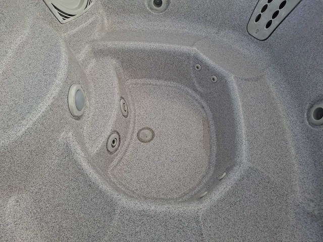 Hotspring 6 persoons jacuzzi en buitenspa - afbeelding 14 van  25