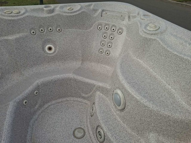 Hotspring 6 persoons jacuzzi en buitenspa - afbeelding 21 van  25