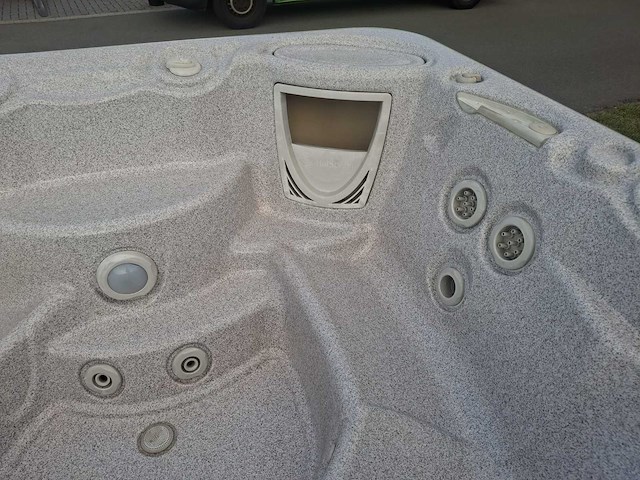Hotspring 6 persoons jacuzzi en buitenspa - afbeelding 25 van  25