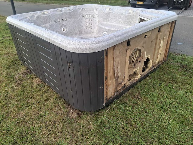 Hotspring 6 persoons jacuzzi en buitenspa - afbeelding 7 van  25