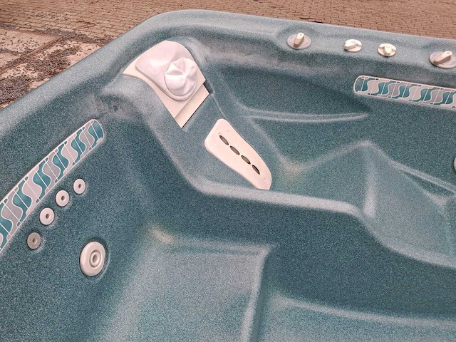 Hotspring 6 persoons jacuzzi en buitenspa - afbeelding 28 van  28
