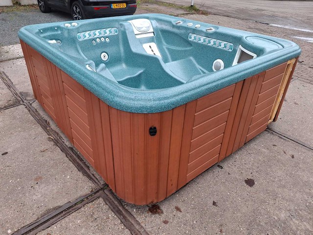 Hotspring 6 persoons jacuzzi en buitenspa - afbeelding 16 van  28
