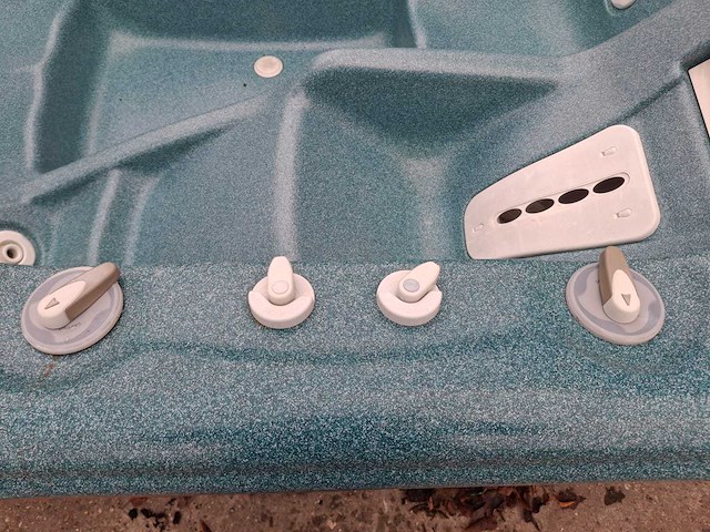 Hotspring 6 persoons jacuzzi en buitenspa - afbeelding 24 van  28