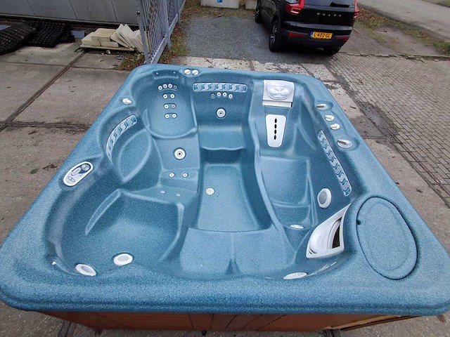 Hotspring 6 persoons jacuzzi en buitenspa - afbeelding 12 van  28