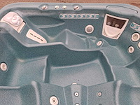 Hotspring 6 persoons jacuzzi en buitenspa - afbeelding 26 van  28