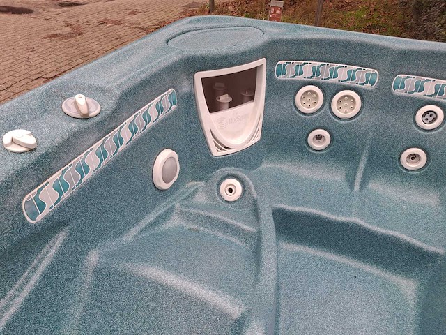 Hotspring 6 persoons jacuzzi en buitenspa - afbeelding 27 van  28