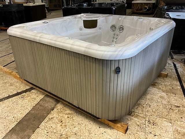 Hotspring portable spa jacuzzi - afbeelding 1 van  13