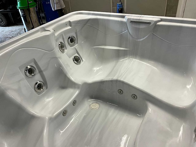 Hotspring portable spas jacuzzi - afbeelding 12 van  16