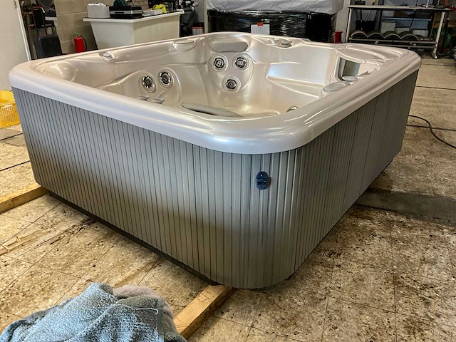 Hotsprings portable spas jacuzzi - afbeelding 8 van  14