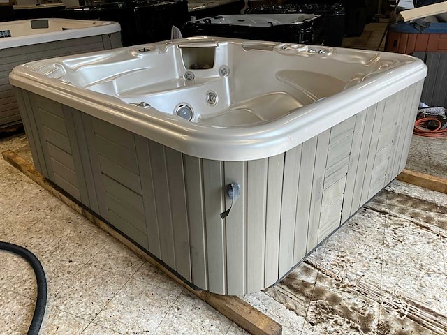 Hotsprings portable spas jacuzzi - afbeelding 1 van  13
