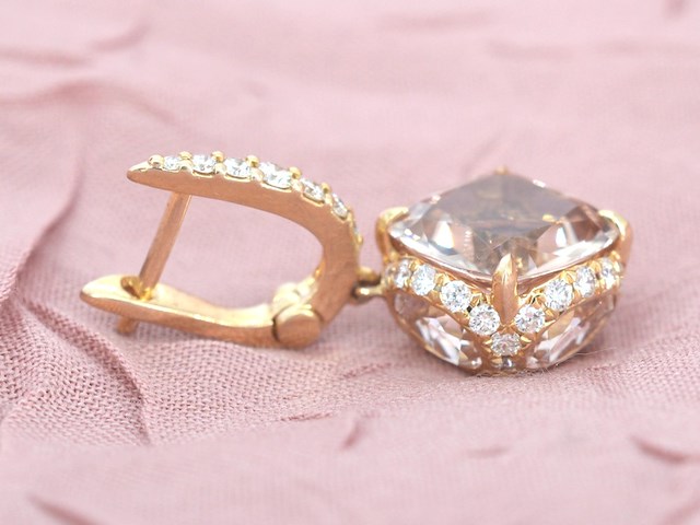 House of pertijs - rosegouden oorbellen met diamant en edelsteen - afbeelding 11 van  11