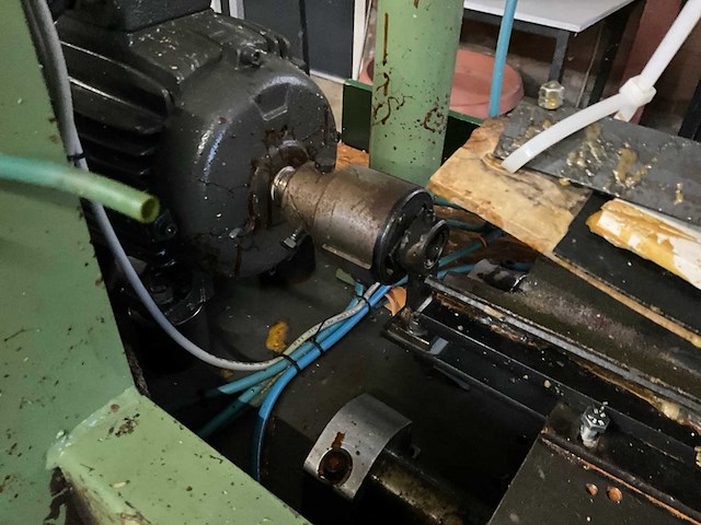 Hout bewerkingsmachine - afbeelding 6 van  9