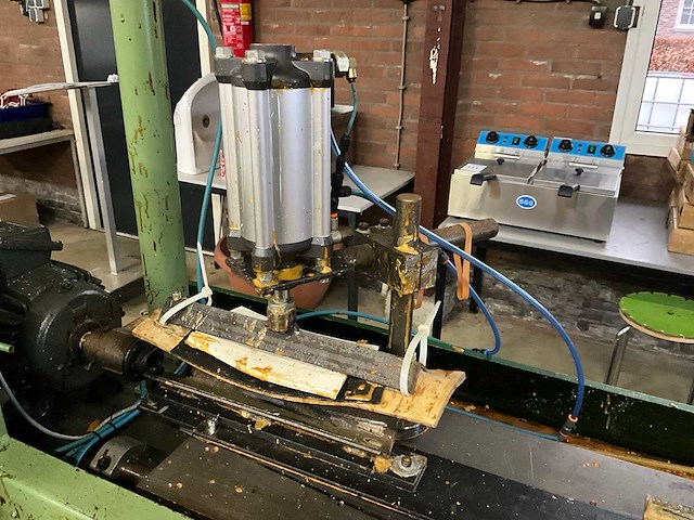 Hout bewerkingsmachine - afbeelding 7 van  9