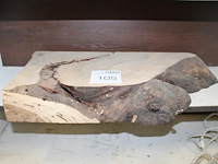 Houtblok in twee delen. afmeting 60 x 27 x 7 cm - afbeelding 1 van  2