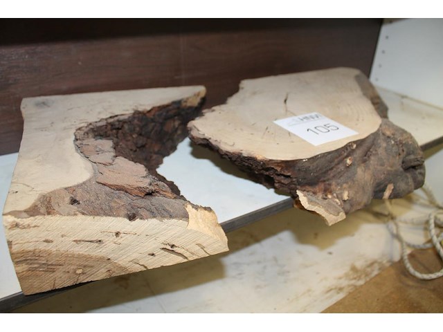 Houtblok in twee delen. afmeting 60 x 27 x 7 cm - afbeelding 2 van  2