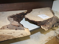 Houtblok in twee delen. afmeting 60 x 27 x 7 cm - afbeelding 2 van  2