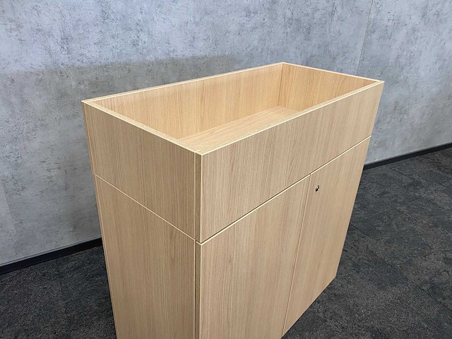 Houten 2-deurs kast met plantenbak - ongebruikt - afbeelding 7 van  10